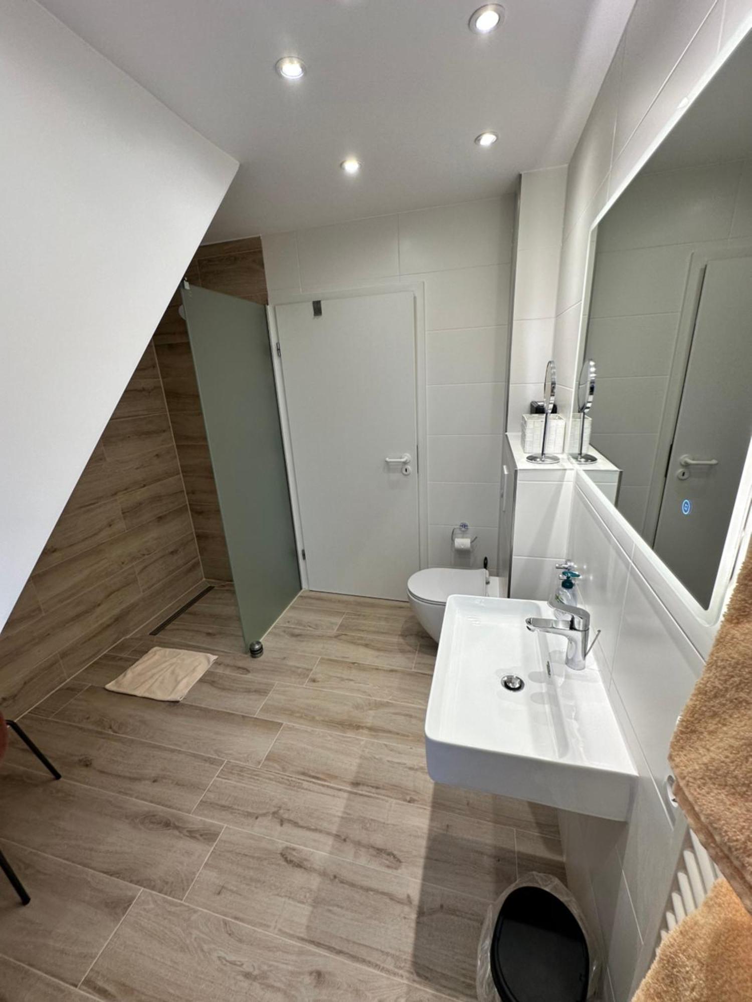 Zwei Ferienwohnungen Anker Max 5 Personen & Leuchtturm Max 4 Personen, Direkt In Steinhude Scheunenviertel, Balkon, Wlan , Privater Parkplatz, Wallbox Exterior foto